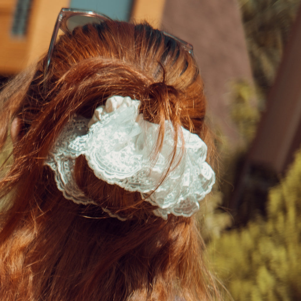 [Qwerky] Lace Oversized Scrunchie - Qwerky Colour