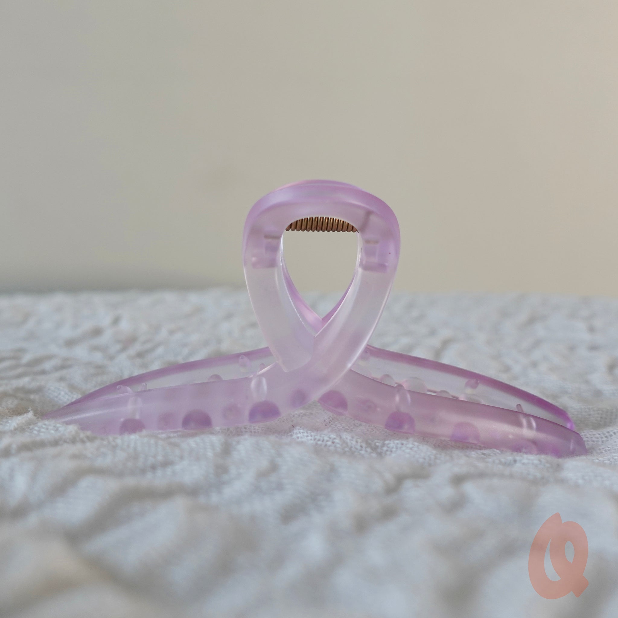 Frosted Loopy Claw Clip - Qwerky Colour