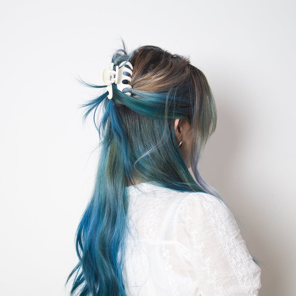 Hug Me Mini Claw Clip - Qwerky Colour