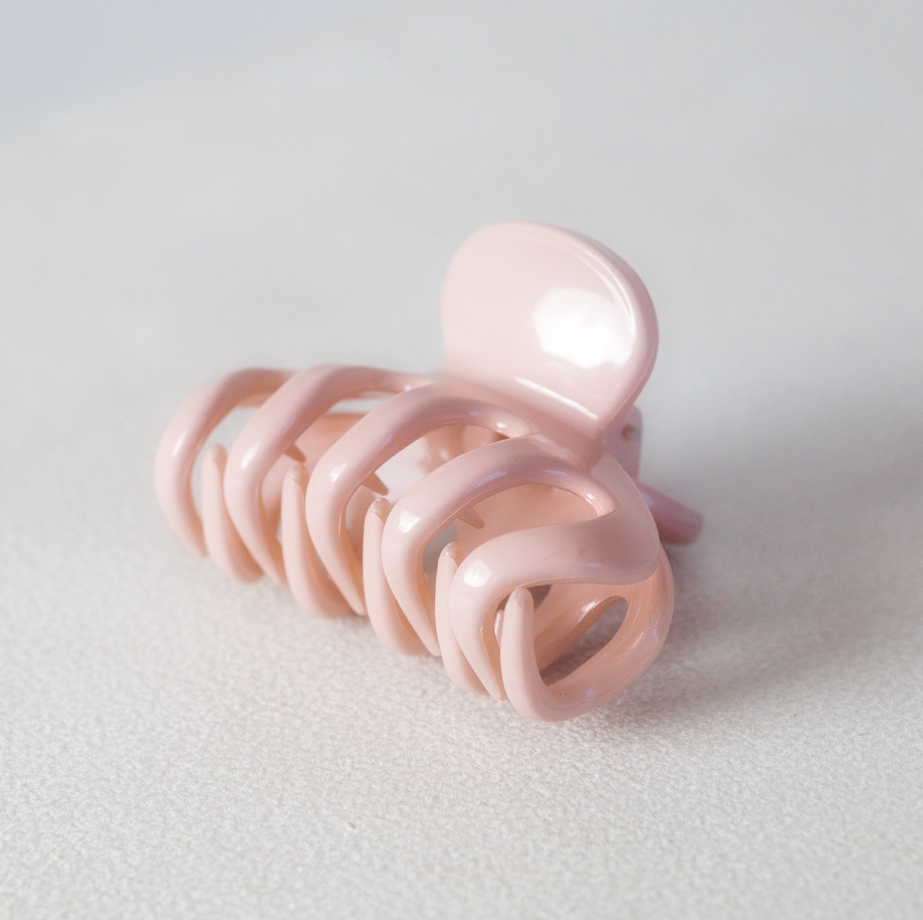 Hug Me Mini Claw Clip - Qwerky Colour