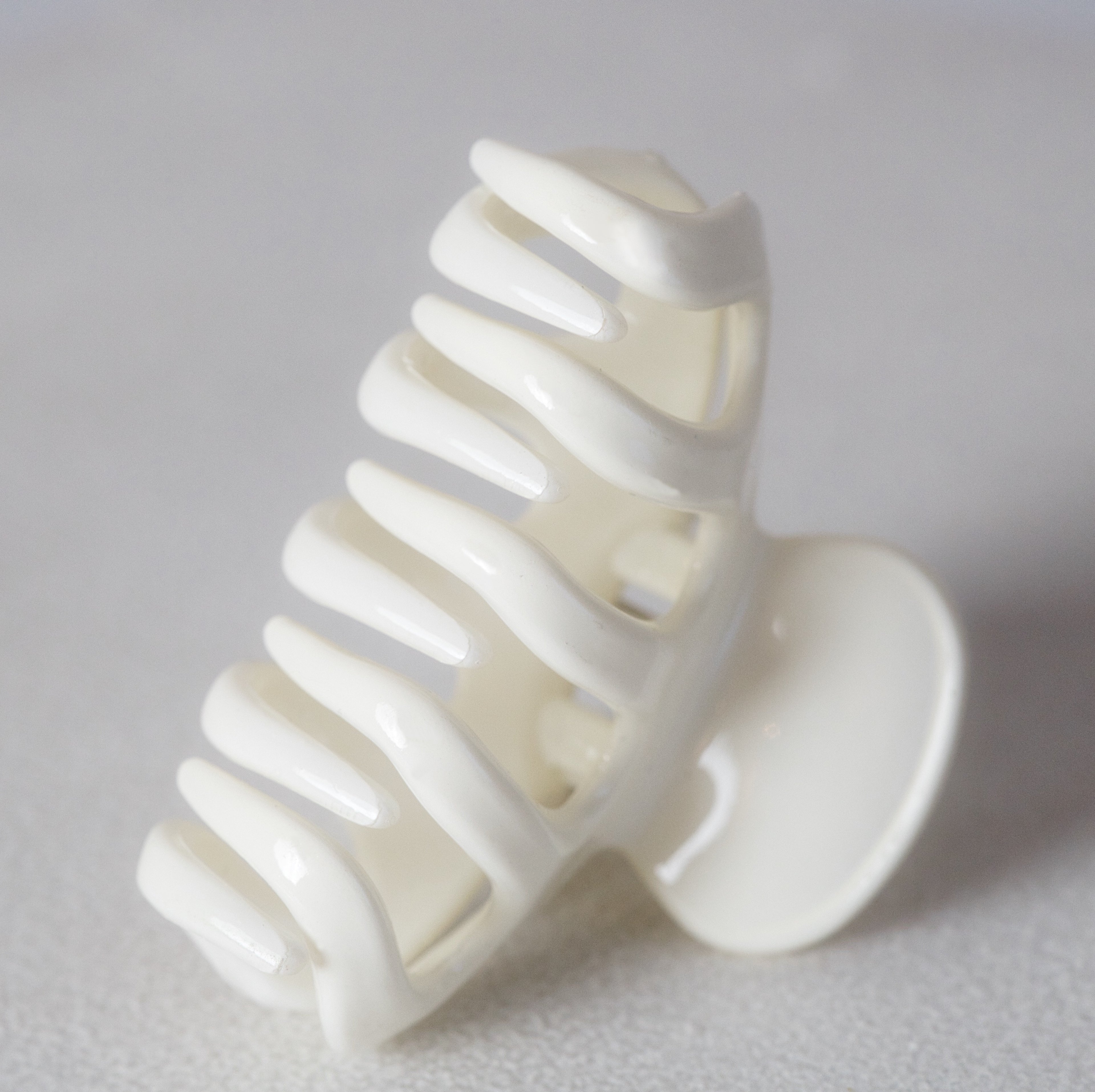 Hug Me Mini Claw Clip - Qwerky Colour