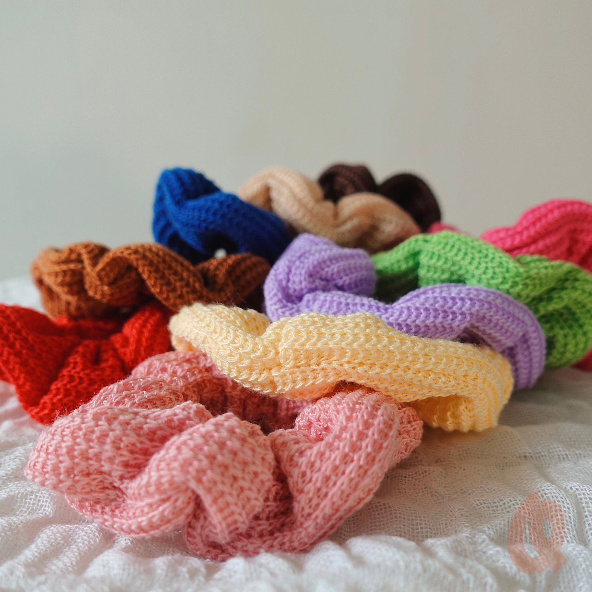 Knitted Scrunchie - Qwerky Colour